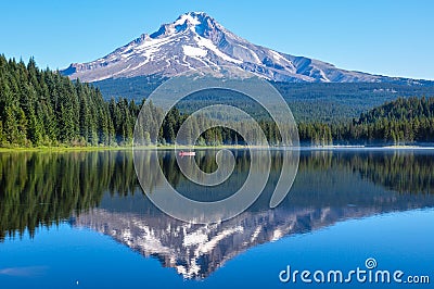 Trillium Lake early morning with Mount Hood, Oregon, USA Stock Photo