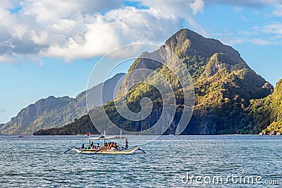 Tropical island landscape with bangca traditional philippines boat full of tourist, El Nido, Palawan Stock Photo