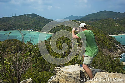 Tropical paradise island in Thailand, Koh Tao. Male tourist taking photo from John-Suwan Viewpoint Stock Photo