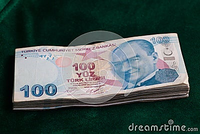 100 TRY - One hundred Turkish lira banknotes round stack front top Stock Photo