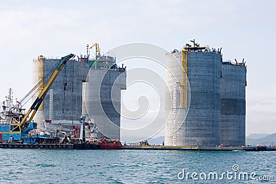 Tugs at the base oil drilling platform Stock Photo