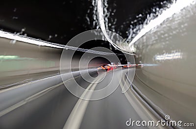 18.01 207 Turn the mountain tunnel, shot through the wet window of the bus. Stock Photo