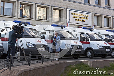 TV reporters shoot reportage on the transfer of cars first aid clinics Vologda and Cherepovets near the government building of the Editorial Stock Photo