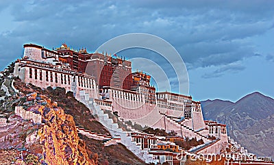 Twilight Scene of Potala Palace in Lhasa, Tibet Autonomous Region. Former Dalai Lama residence, now is a museum and World Heritage Stock Photo