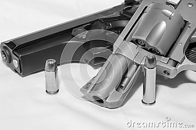 Two handguns, a 40 caliber pistol and a 357 magnum revolver along with a bullet for each Stock Photo