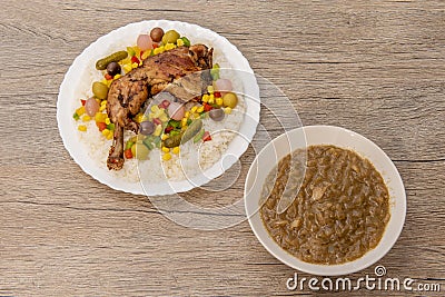 Typical Senegalese recipe for yassa with marinated spicy chicken, white rice and assorted pickles Stock Photo