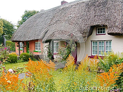 Typical thatched roof cottage in Ireland Stock Photo