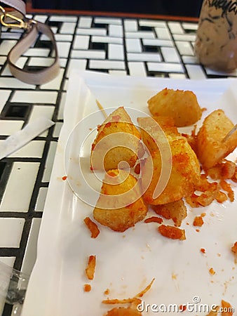 Ubi goreng balado panas makanan ringan Stock Photo