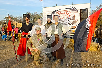 Ukrainian Cossacks and fighter of right sector pose for photo du Editorial Stock Photo