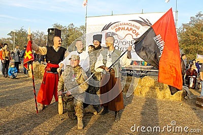 Ukrainian Cossacks and fighter of right sector pose for photo du Editorial Stock Photo
