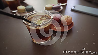 Un Hombre Come Un Macaron Frances Y Bebe Un Cafe Expreso Frio Metrajes Video De Rosa Crema Un Hombre Come Un Macaron Frances Y Bebe Un Cafe Expreso Frio Metrajes Video De Rosa Crema
