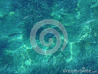 UNDERWATER. Anchor on stainless steel chain at the bottom of the sea off the coast of the KASTOS island, Lefkada Stock Photo