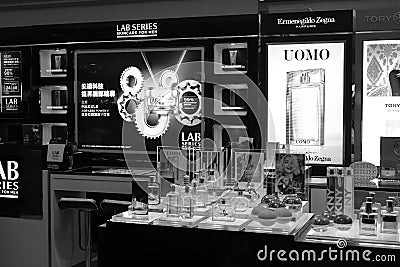 Uomo cosmetic counter black and white image Editorial Stock Photo