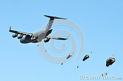 US C-17 drops para troopers Editorial Stock Photo