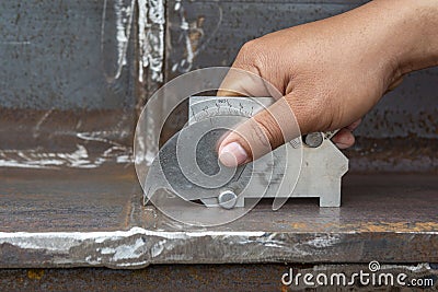 Using the welding gauge to measure the Convexity And Weld Reinforcement Stock Photo