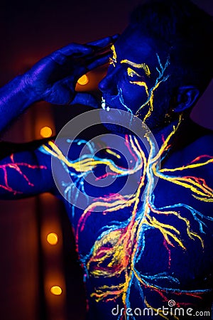 UV patterns body art of the circulatory system on a man`s body. On the torso of a muscular athlete, veins and arteries are drawn Stock Photo