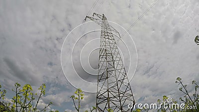 Van de de torenbouw en avond van de elektriciteitshoogspanning wolken Timelapse 4K stock videobeelden Van de de torenbouw en avond van de elektriciteitshoogspanning wolken Timelapse 4K stock videobeelden