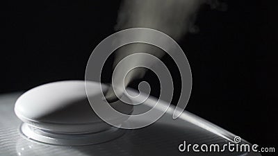 Vapeur d'humidificateur Macro d'une baisse de vapeur sur un épurateur fonctionnant d'air banque de vidéos Vapeur d'humidificateur Macro d'une baisse de vapeur sur un épurateur fonctionnant d'air banque de vidéos