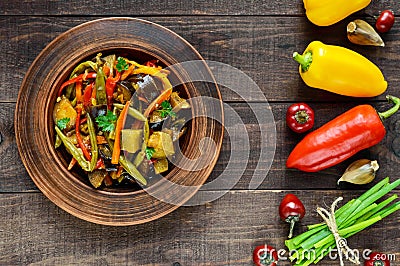 Vegetable stew salad: bell pepper, eggplant, asparagus beans, garlic, carrot, leek. Bright spicy aromatic dishes. Stock Photo