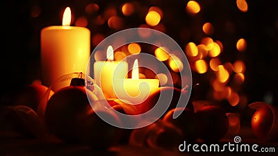 Velas do Natal em um fundo escuro Velas do Natal em um fundo escuro