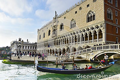 Veduta di Venezia e gondola Editorial Stock Photo