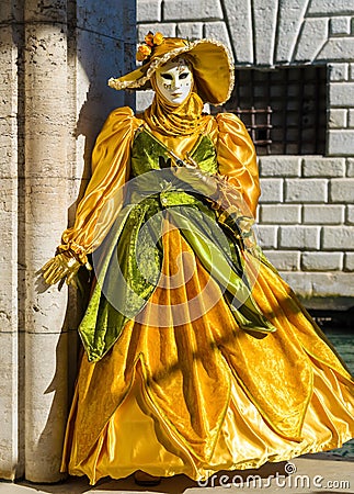 https://thumbs.dreamstime.com/x/venice-carnival-masked-woman-beautiful-yellow-elegant-dress-hat-italy-51276148.jpg