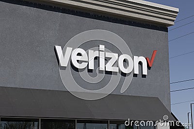 Verizon Wireless Retail Location. Verizon delivers wireless, high-capacity fiber optics and 5G communications Editorial Stock Photo