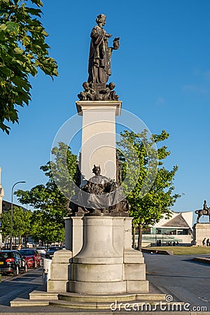 Vertical of the monument in memory of Alfred Lewis Jones in Liverpool, UK captured against the sky Editorial Stock Photo