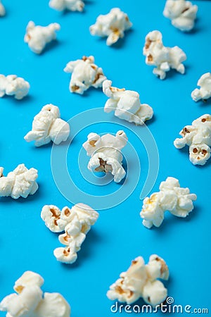 Vertical pattern of popcorn on a blue background Stock Photo