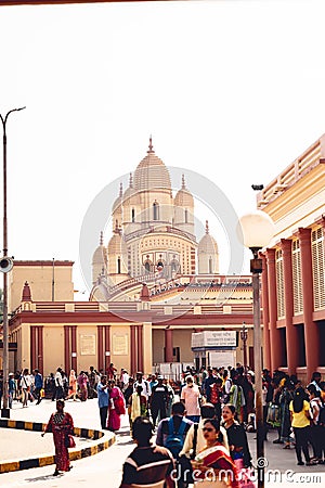 Vertical shot of the worshipers in front of the Hindu Dakshineswar Kali Temple in Kolkata, India Editorial Stock Photo