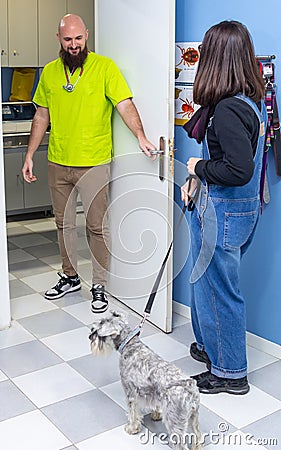 Veterinarian receiving a client with her pet Stock Photo