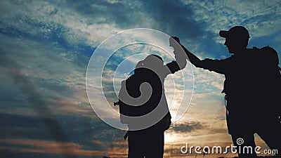 Victoire de concept de voyage d'affaires de travail d'?quipe touristes heureux homme d'?quipe de famille et de serrer la main d'a banque de vidéos Victoire de concept de voyage d'affaires de travail d'?quipe touristes heureux homme d'?quipe de famille et de serrer la main d'a banque de vidéos