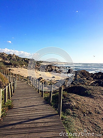 Sunny day with wood boardwalk and the Atlantic ocean in San Paio Stock Photo