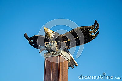 View of Carved wood bald eagle against the blue sky in Port Alberni Editorial Stock Photo