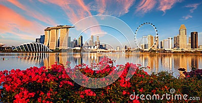 View of central Singapore: Marina Bay Sands hotel, Flyer wheel, ArtScience museum and Supergrove Stock Photo