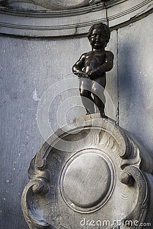 view of the famous manneken pis statue on the fountain Editorial Stock Photo