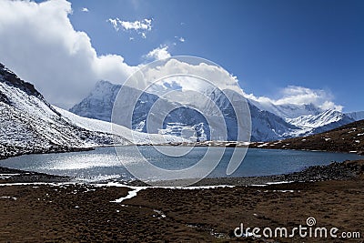 View of Ice lake Kicho Tal 4600 m. Himalayas, Nepal, Annapurna Circuit Stock Photo