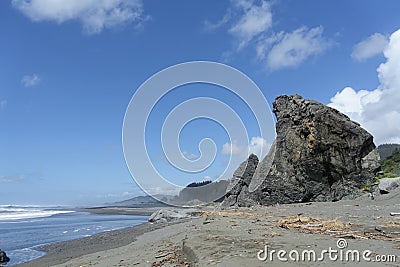 A view of kissing rock, along the oregon coast highway, on gold beach, the legendary roadside rock formation beside a picturesque Stock Photo