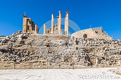 A view from the Oval Plasa towards the Temple of Zeus in the ancient Roman settlement of Gerasa in Jerash, Jordan Stock Photo