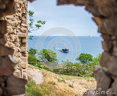 View of the sunken ship through the loophole in the stone wall o Stock Photo