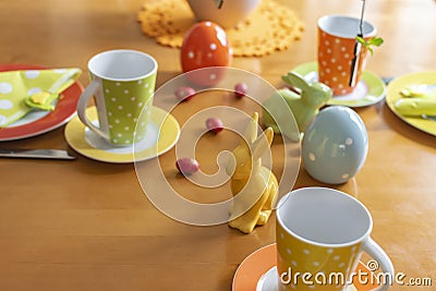 View to a colorful easygoing family breakfast table decorated for Easter Stock Photo