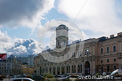 View of the Vosstaniya Square and building of the Moscow railway station Editorial Stock Photo