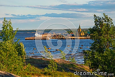 Village of Rabocheostrovsk, Kem. White Sea at low tide Stock Photo