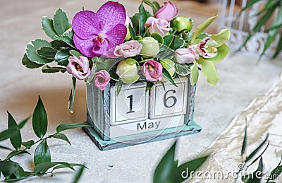 Vintage desktop calendar decorated with colored flowers. Wedding date decor Stock Photo