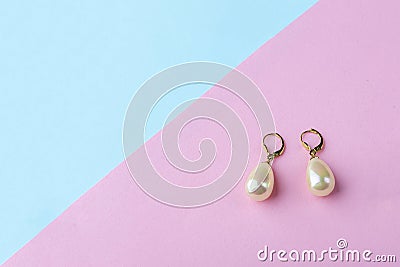 Vintage pearl jewelry earrings on pink blue background. Elegant gift for woman Stock Photo