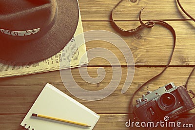 Vintage reporter hat fedora camera Stock Photo