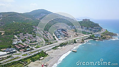 Vista aerea affascinante della città estiva situata al largo del mare, concetto di vacanza e turismo Arte Paesaggio video d archivio Vista aerea affascinante della città estiva situata al largo del mare, concetto di vacanza e turismo Arte Paesaggio video d archivio