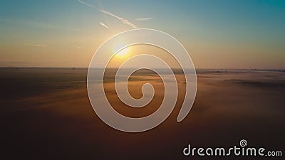 Vista aerea del fuco sopra il campo di agricoltura nella campagna La Toscana, Italia Vista aerea del fuco sopra il campo di agricoltura nella campagna La Toscana, Italia