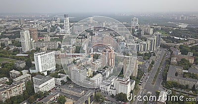 Vista aerea della città di Kiev Sorvolare le costruzioni moderne al tramonto Città urbana pixel di 4k 4096 x 2160 video d archivio Vista aerea della città di Kiev Sorvolare le costruzioni moderne al tramonto Città urbana pixel di 4k 4096 x 2160 video d archivio