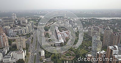 Vista aerea della città di Kiev Sorvolare le costruzioni moderne al tramonto Città urbana pixel di 4k 4096 x 2160 archivi video Vista aerea della città di Kiev Sorvolare le costruzioni moderne al tramonto Città urbana pixel di 4k 4096 x 2160 archivi video